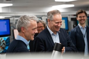 Samferdselsminister John Ivar Nygård hos Hatteland Technology